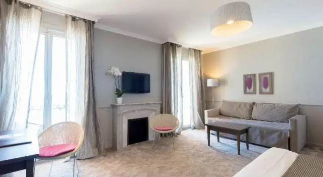 Двухместный номер Standard с балконом Hôtel Le Royal Promenade des Anglais
