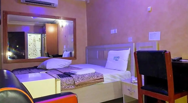 Номер Economy Orient Hotel & Plaza