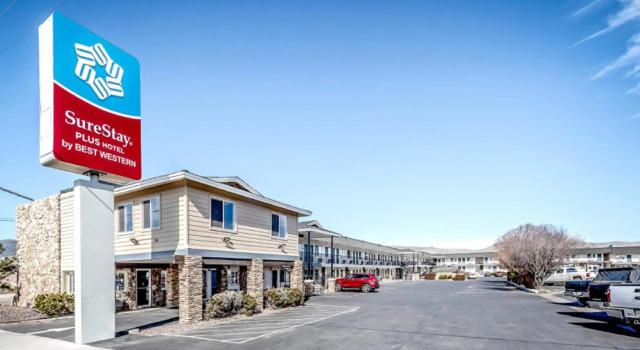Кровать в общем номере SureStay Plus Hotel by Best Western Susanville