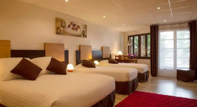 Четырёхместный семейный номер Standard Auberge de la Petite Ferme, Super-Besse Est, The Originals Relais