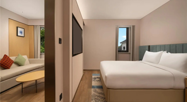 Люкс Deluxe Hilton Garden Inn Shaoxing Lu Xun Native Place