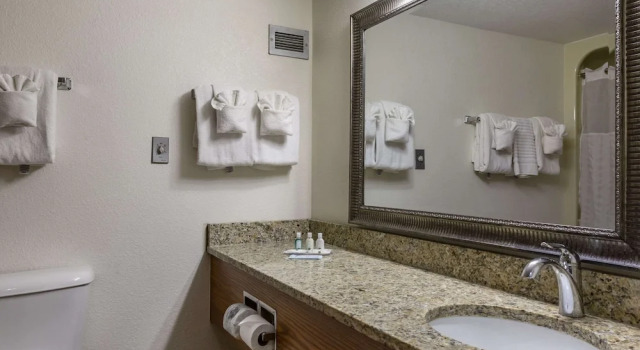 Полулюкс Quality Inn & Suites Zanesville City Center