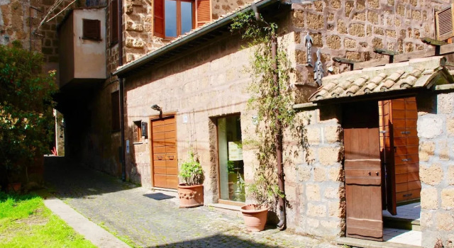 House With 4 Bedrooms in Barbarano Romano, With Enclosed Garden and Wi, Prenota Casa vacanze Hotel a Lazio con parcheggio, Parcheggio