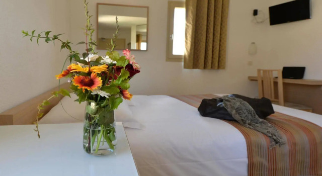 Hostellerie Du Luberon, Забронировать Отель Отели Люберон 3 звезды, 3*