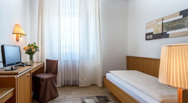 Hotel-Restaurant Schwyzerhüsli, Забронировать Отель Фирнхайм земля Гессен