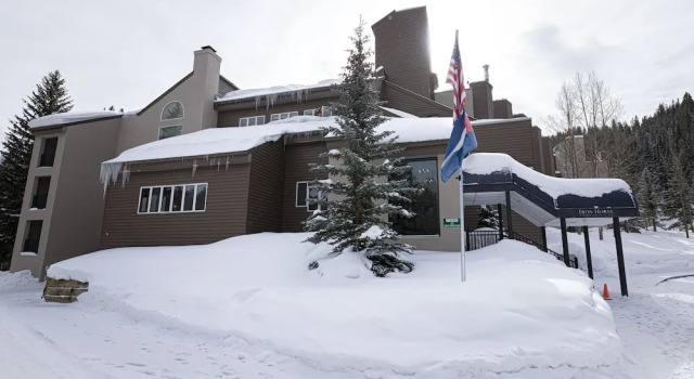 Iron Horse C3013 Condo by RedAwning, Забронировать Отель Отели Винтер Парка с бассейном, рядом с Зимний парк Amaze'n Maze, Бассейн
