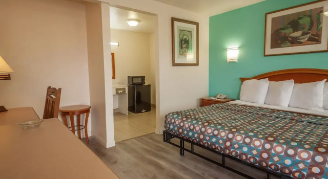 Четырёхместный номер Standard Vagabond Inn Hemet
