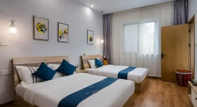Кровать в общем номере Floral Hotel·Nanjing Tangshan left adjacent right house hot spring hotel
