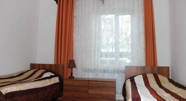 Sweet House Guest house, Book Pension Hoteller i Issyk-Kul Region med parkering, Parkering