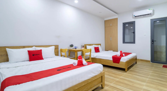 Номер Standard RedDoorz Plus near E-Town 2