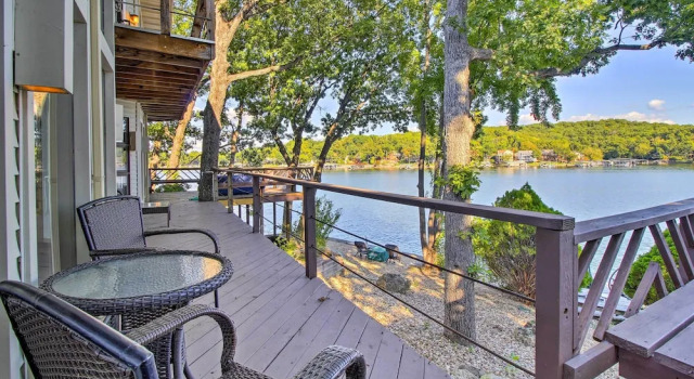 Great for Groups! Lake of the Ozarks Home w/ Views, Забронировать Дом для отпуска Лори Lake of the Ozarks
