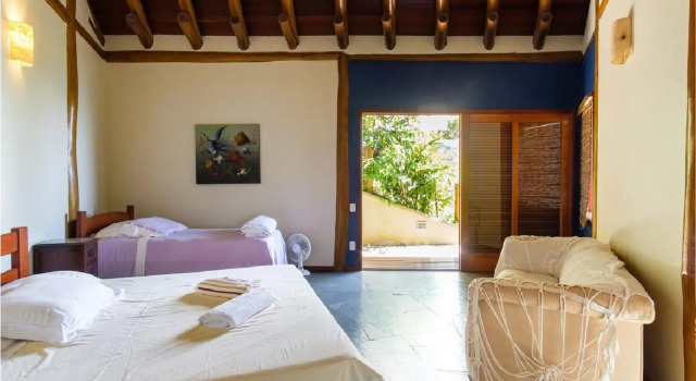 Pineapples Ubatuba | Mansion overlooking the sea
