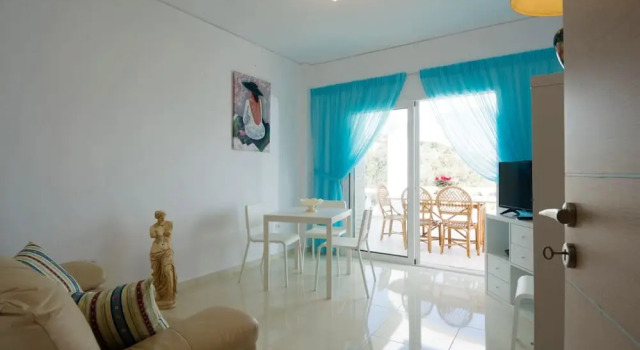 Apartment With 2 Bedrooms in Agios Nikolaos, With Wonderful sea View, Furnished Terrace and Wifi, Забронировать Апартаменты/квартира Отели Айос-Николаос с парковкой, рядом с Пляж Китроплатия, Парковка