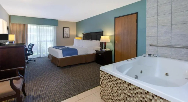 Номер Premier Days Inn by Wyndham Petoskey