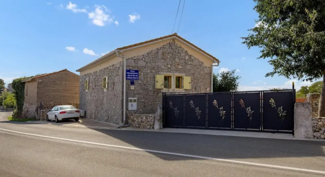 Beautiful Home in Garica With Wifi and 4 Bedrooms, Prenota Hotel Garica 