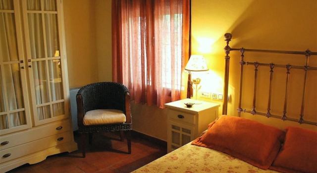 House With 4 Bedrooms in Navas de Estena, With Wonderful Mountain View, Buchen Sie Hotel Navas de Estena 