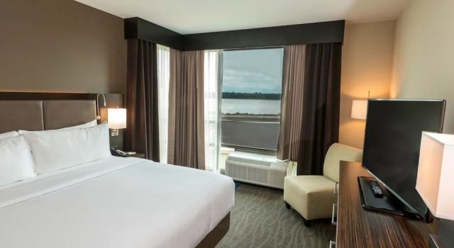 Двухместный номер Standard с балконом и с видом на реку Holiday Inn Paducah Riverfront by IHG