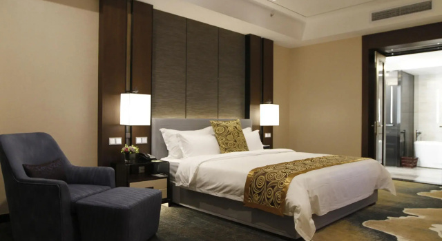 Qiankun International Hotel, Prenota Hotel Hotel a Hubei con piscina, Piscina
