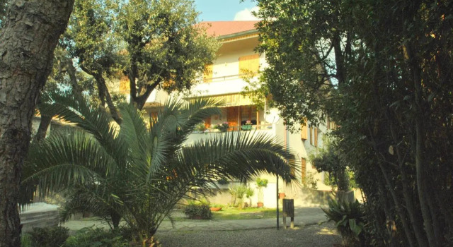 Appartamenti Pino Italico, Забронировать Апартаменты/квартира Отели Розиньяно-Мариттимо с парковкой, Парковка