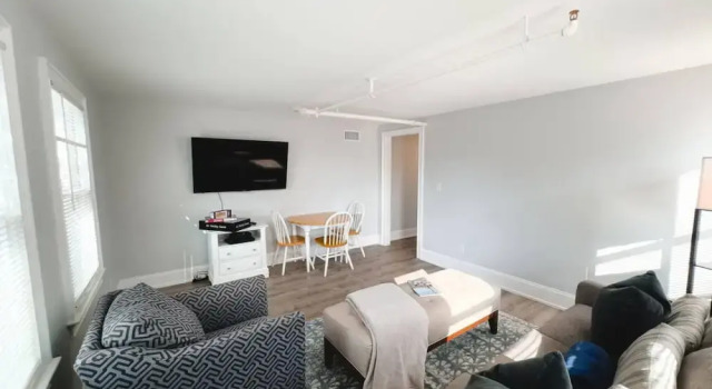 Коттедж Water Access 5-bed 2-bath Retreat