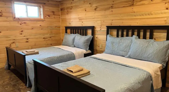Family Friendly Cottage Walking Distance to Lions Head Beach, Varaa Lomakoti  