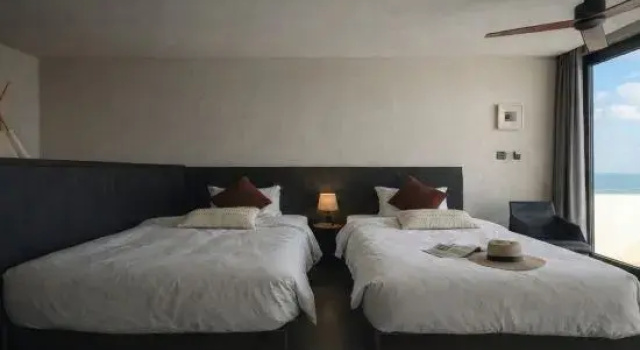 Семейный люкс с видом на океан Fuxian Lake · Elephant Bookstore Mountain and Sea Hot Spring Resort