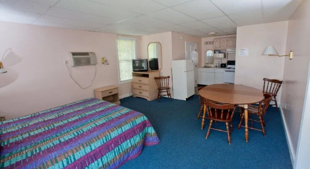 Beach Gardens Motel, Varaa Motelli Hotellit New England uima-altaalla, Uima-allas