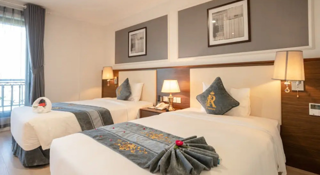 Семейный номер Deluxe с балконом Rex Quang Binh Hotel