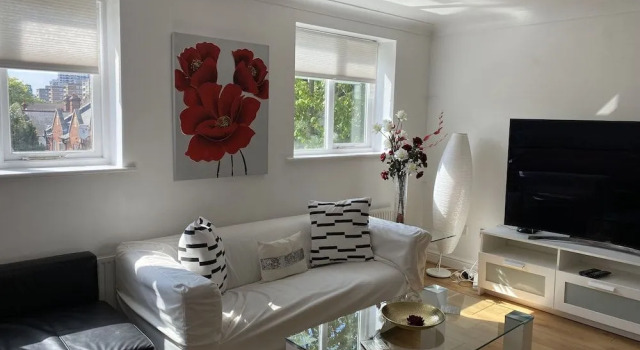 Riverside Townhouse with private Garden