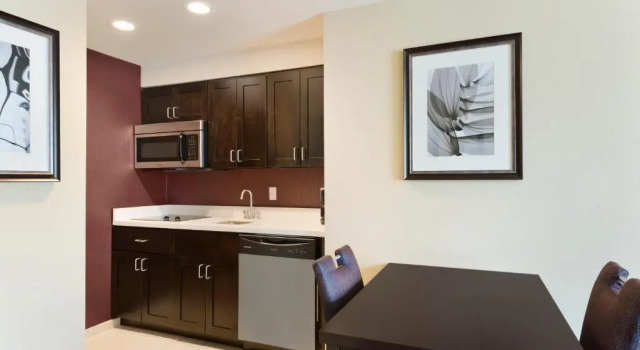 Четырёхместный номер Standard Homewood Suites Mobile