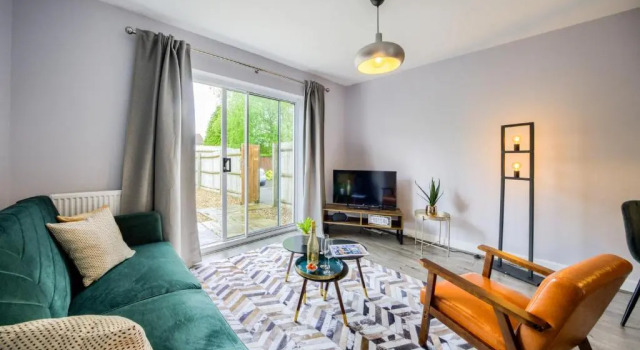 Cosy House │ RICOH │ M6 │ Sleeps 6 │ EMPOWER HOMES