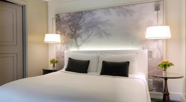 Двухместный номер Classic Renaissance Paris Nobel Tour Eiffel Hotel