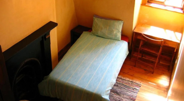 Carnival Court Backpackers - Hostel, Забронировать Хостел Хостелы Кейптауна, рядом с Mediclinic Cape Town, Хостел