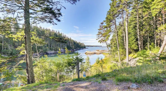 Коттедж Waterfront Deer Isle Retreat w/ Fire Pit!