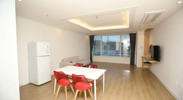 Yeosu Sun Beach Pension, Забронировать Отель Отели Йосу с бассейном, рядом с Деревня с настенными рисунками в районе Косодон, Бассейн