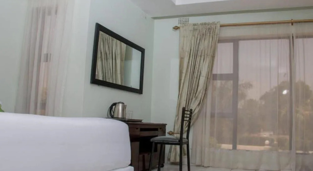 The Whitehouse Lodge, Buchen Sie Hotel Hotels in Harare mit Parkplatz, in der Nähe von Sam Levi Shopping Centre, Parkplätze