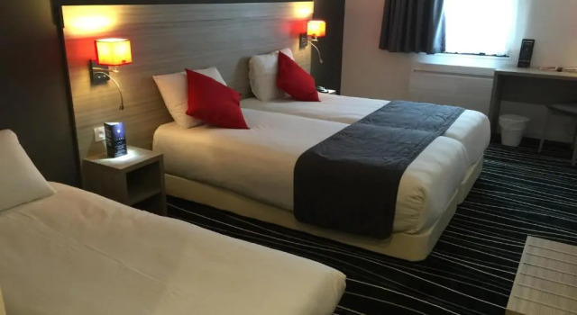 Трёхместный номер Standard The Originals City, Marne-la-Vallée Est, Meaux ,GLASSY HOTEL