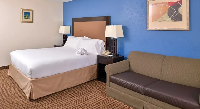 Номер Standard Ramada Plaza by Wyndham Sheridan Hotel & Convention Center