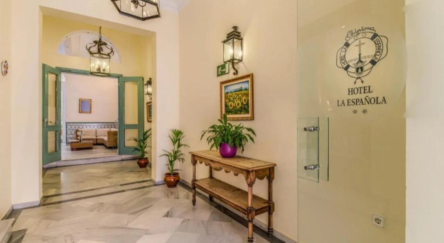 Hotel La Española, Забронировать Отель Чипиона Коста-де-ла-Лус, рядом с Памятник Росио Хурадо