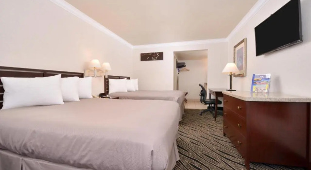 Четырёхместный номер Standard Americas Best Value Inn & Suites El Monte