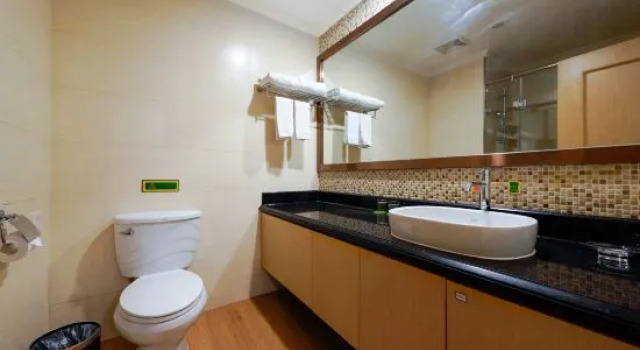 Люкс Jujiayuan Hotel (Shanghai Fish Jinhai Lake Metro Station Branch)