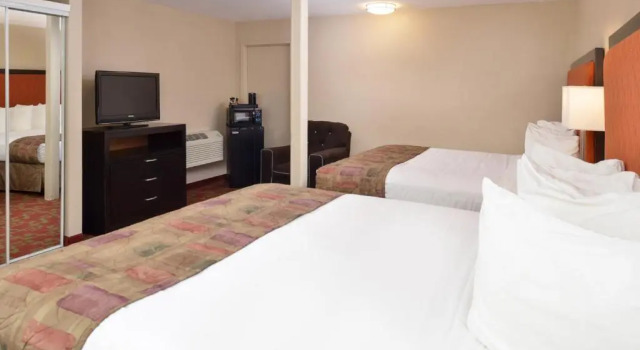 Четырёхместный номер Standard Pacific Shores Inn - Morro Bay