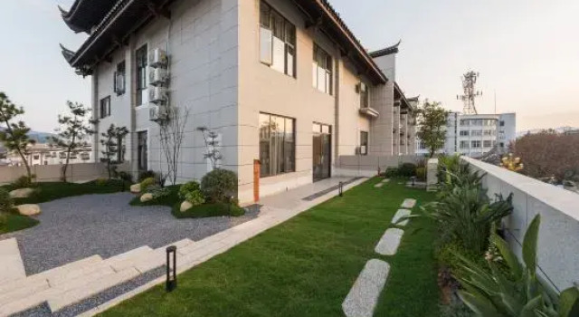 Люкс Homeinn Selected Hotel (Chuxiong Lufeng Jinshan Ancient Town)