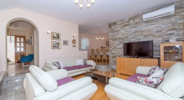 Relax House Biljana, Buchen Sie Ferienhaus Hotels in Gespanschaft Split-Dalmatien mit Pool, Schwimmbad