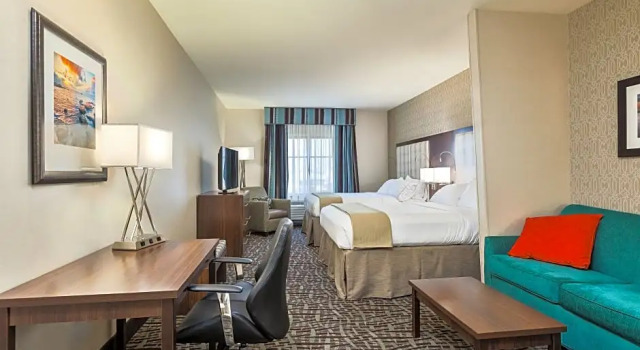 Номер Executive Holiday Inn Express & Suites Eureka by IHG