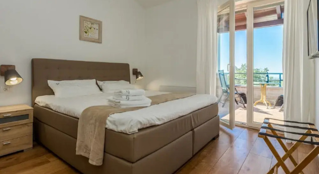 Вилла с балконом Gorgeous Villa With Private Pool and Covered Terrace & Sea View