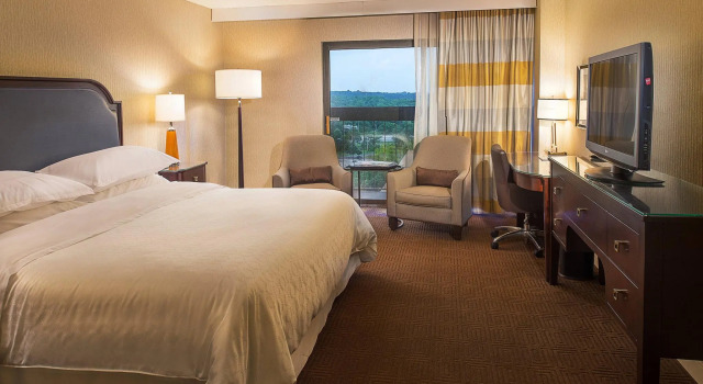 Двухместный клубный номер Standard Sheraton Westport Plaza