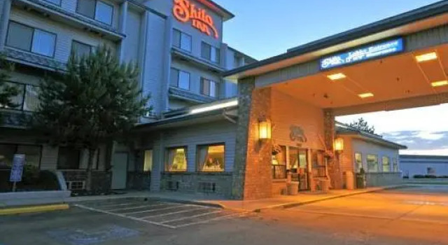 Кровать в общем номере Shilo Inn Suites Hotel - Nampa Suites