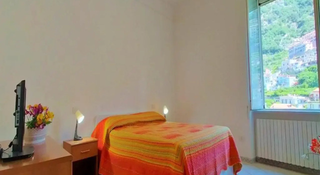 CASA Via Salita Monte, 98 - Cozy Private House with Two Bathrooms-Trekking Lovers - Town View
