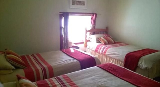 Standard Dreier Zimmer Pillars House